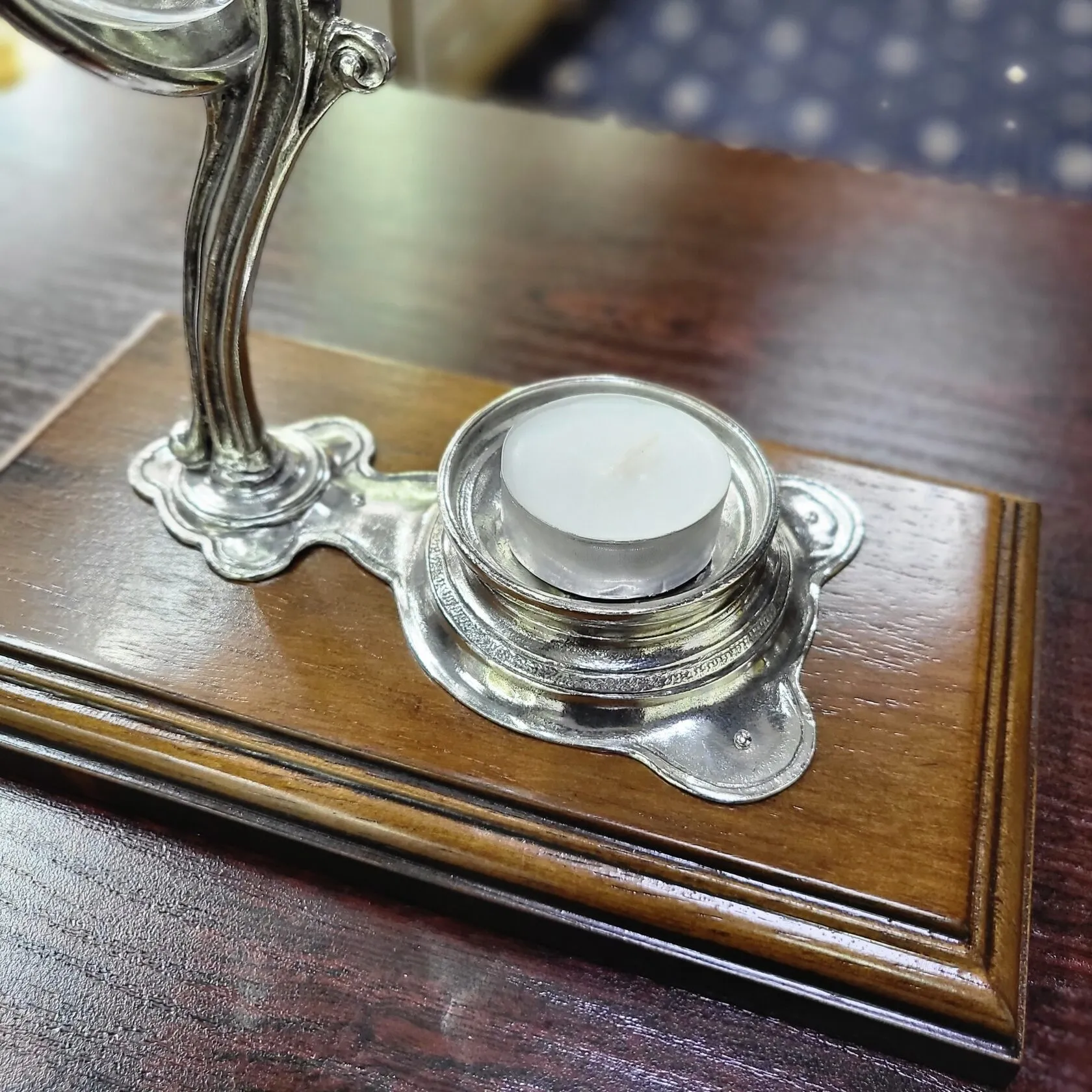 Бокал для коньяка на подставке