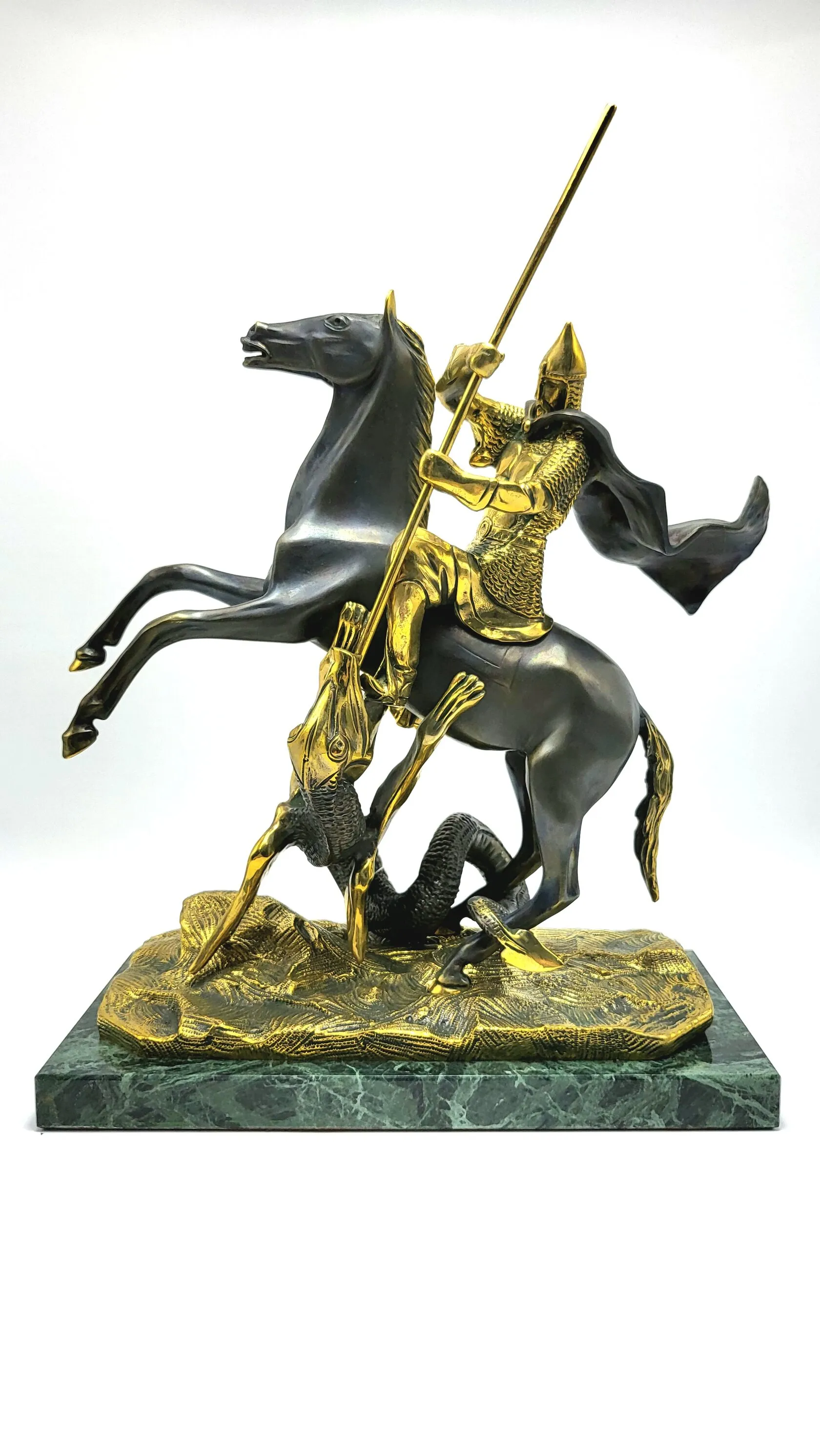 Скульптура "Георгий Победоносец" большой на камне